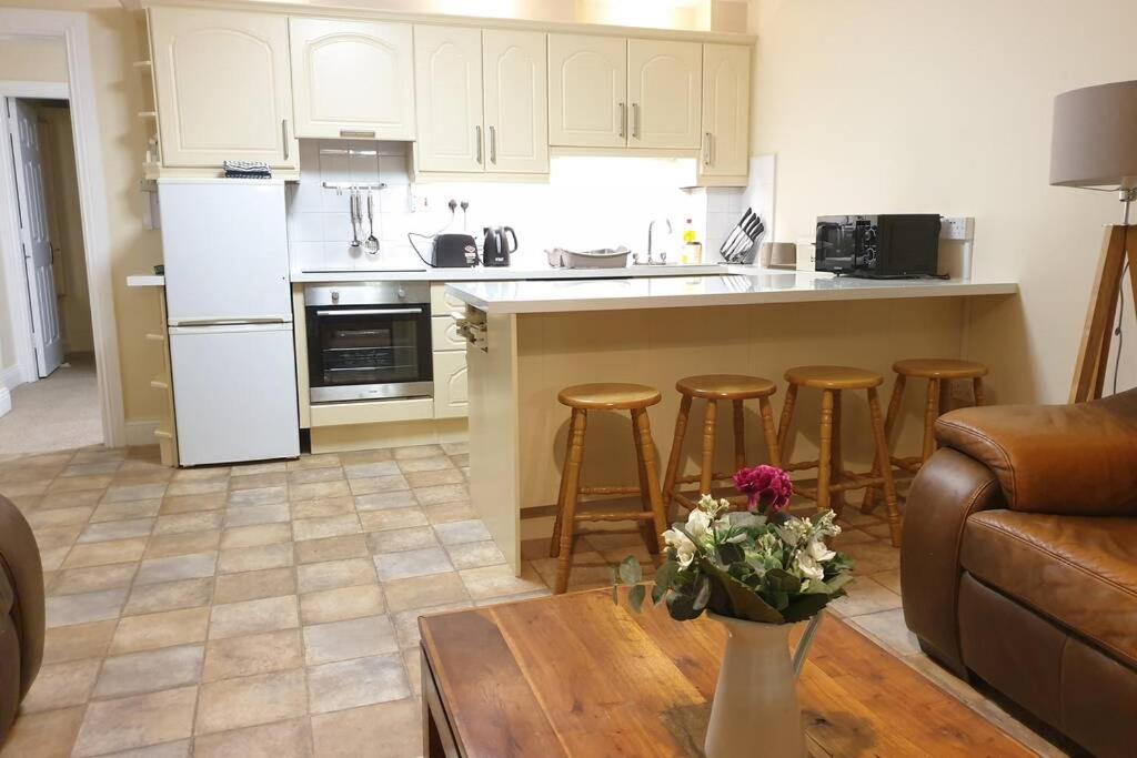 Large 3 Bed, Galway City Centre Apartment Exterior foto